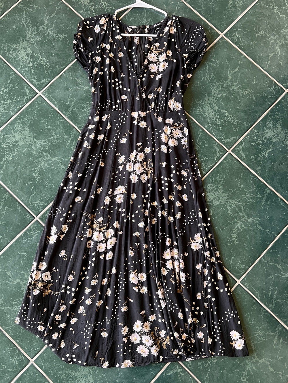 Madewell Black Floral V-Neck Midi Dress